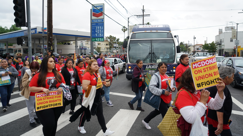 Illustration for article titled Uber and Lyft Drivers Strike Alongside Fast Food Workers in LA, Demand $30 Minimum Wage